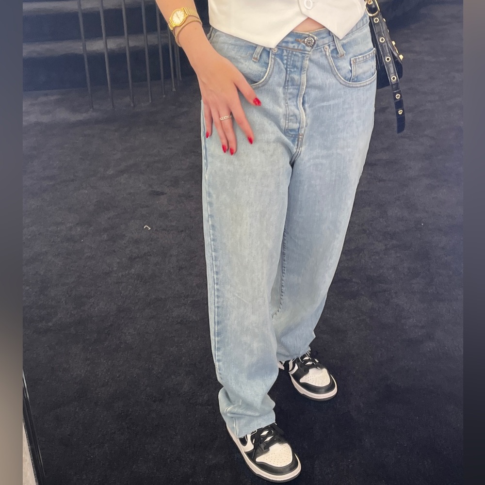 Vintage GUESS jeans with button up closure